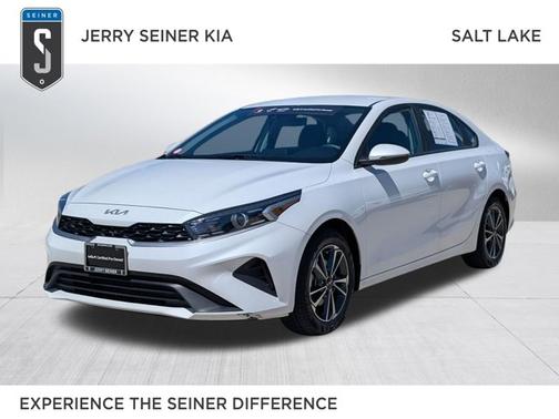 Snow White Pearl 2023 Kia Forte LXS