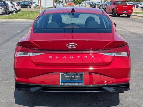 2022 Hyundai ELANTRA SEL
