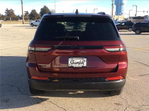 2025 Jeep Grand Cherokee Laredo