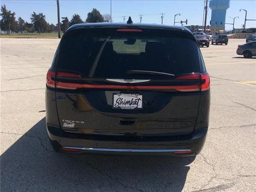 2023 Chrysler Pacifica Touring-L