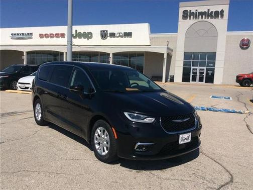 2023 Chrysler Pacifica Touring-L