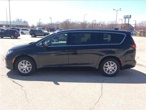 2023 Chrysler Pacifica Touring-L