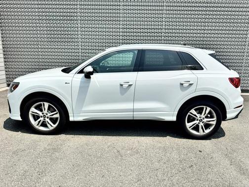 2024 Audi Q3 Premium 45 TFSI S line quattro Tiptronic