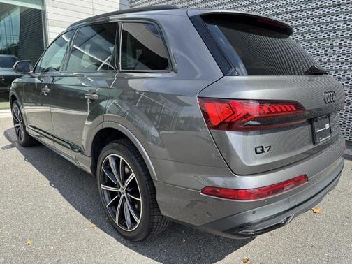 2022 Audi Q7 Premium Plus 55 TFSI quattro Tiptronic