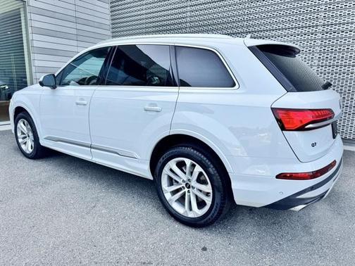 2025 Audi Q7 Premium 45 TFSI quattro Tiptronic