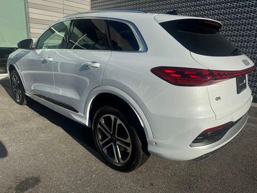 2025 Audi Q5 Premium TFSI quattro S tronic