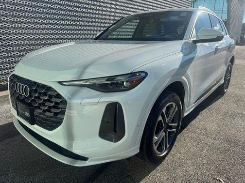 2025 Audi Q5 Premium TFSI quattro S tronic