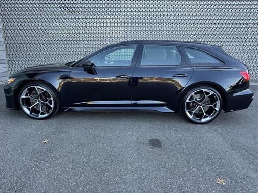 2025 Audi RS 6 Avant quattro tiptronic