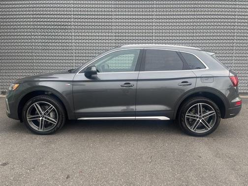 2024 Audi Q5 Premium 55 TFSI e S line quattro S tronic