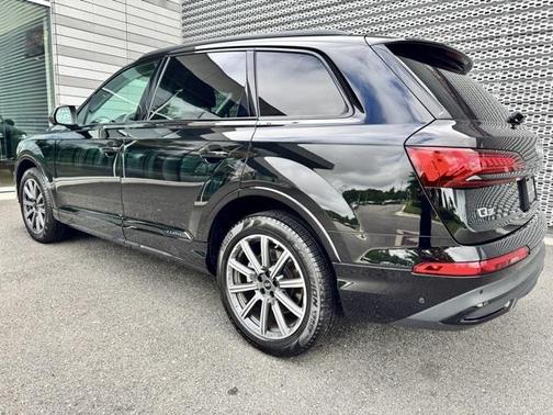 2023 Audi Q7 Premium Plus 45 TFSI quattro Tiptronic