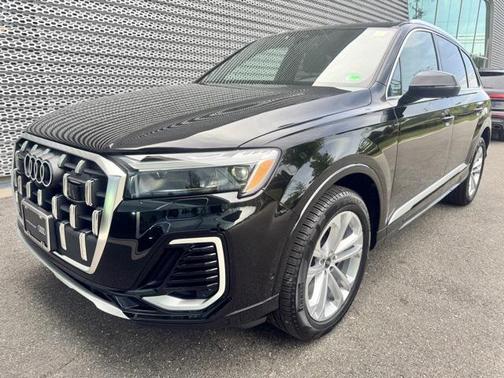 2025 Audi Q7 Premium 45 TFSI quattro Tiptronic