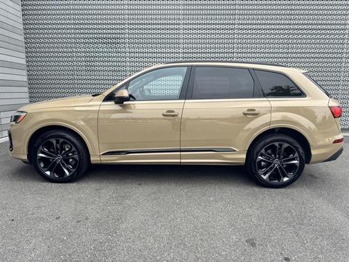 2025 Audi Q7 Premium Plus 55 TFSI quattro Tiptronic