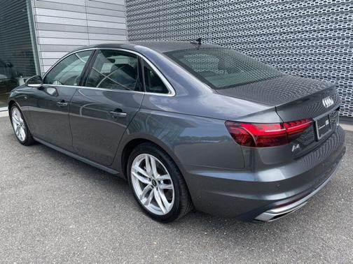 2022 Audi A4 Premium 45 TFSI S line quattro S tronic