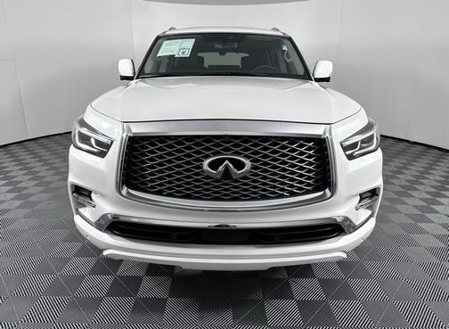 2023 INFINITI QX80 LUXE
