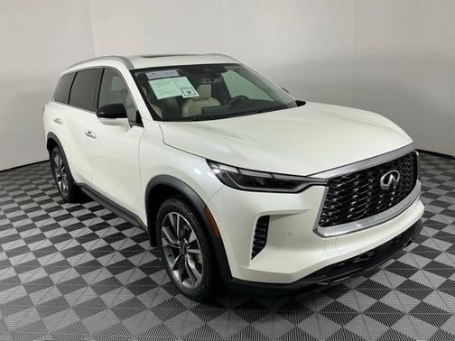 Majestic White 2023 INFINITI QX60 LUXE