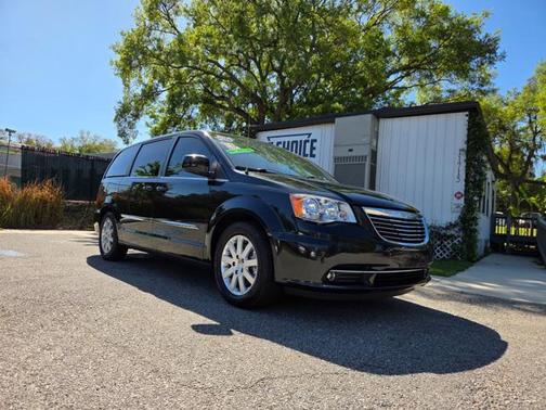 2013 Chrysler Town & Country Touring