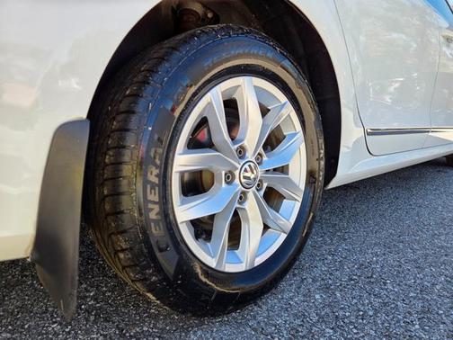 2016 Volkswagen Passat 1.8T S