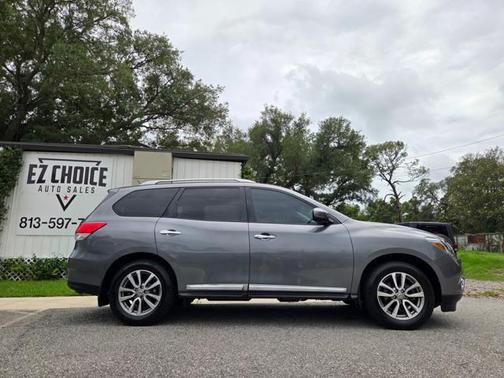 Gun Metallic 2016 Nissan Pathfinder SL