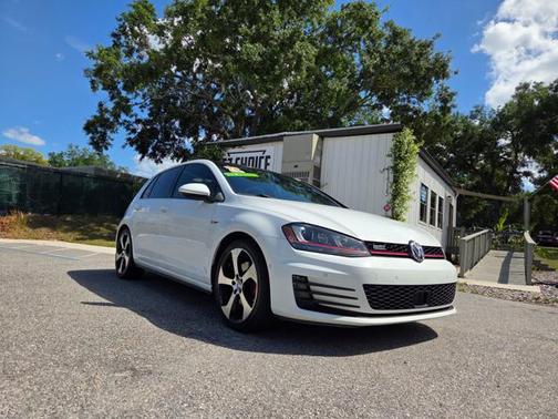 2016 Volkswagen Golf GTI 2.0T SE 4-Door
