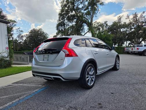 2018 Volvo V60 Cross Country T5