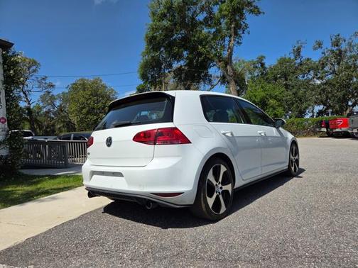 2015 Volkswagen Golf GTI 2.0T SE 4-Door