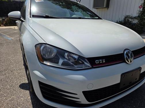 2015 Volkswagen Golf GTI 2.0T SE 4-Door