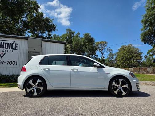 2015 Volkswagen Golf GTI 2.0T SE 4-Door