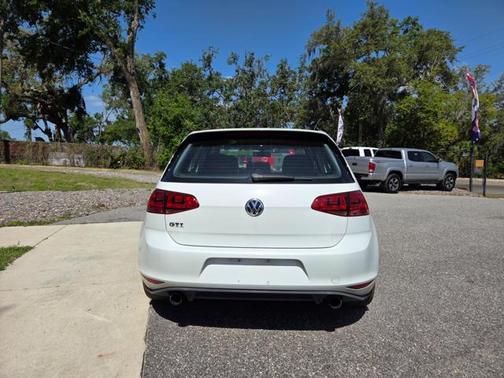 2015 Volkswagen Golf GTI 2.0T SE 4-Door