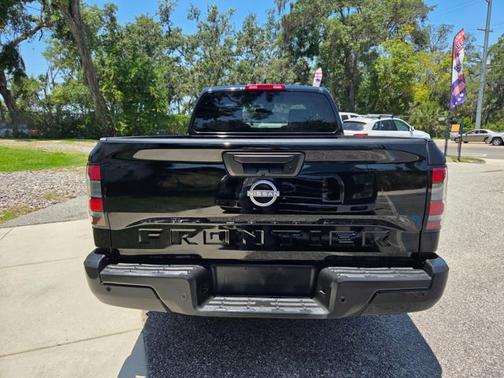 2022 Nissan Frontier S