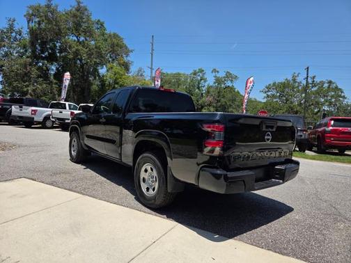 2022 Nissan Frontier S