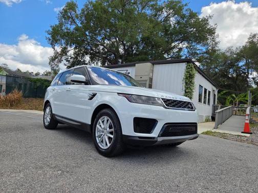 White 2018 Land Rover Range Rover Sport SE
