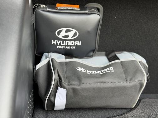 Cyber Gray Metallic 2024 Hyundai KONA Limited