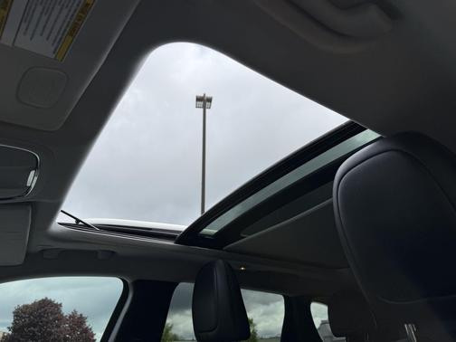 Diamond Black Crystal Pearlcoat 2021 Jeep Cherokee Limited