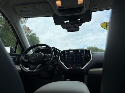 Crystal White Pearl 2023 Subaru Ascent Limited 7-Passenger
