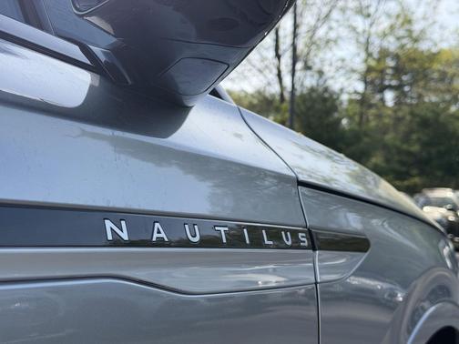 Silver Radiance Metallic Clearcoat 2024 Lincoln Nautilus Reserve