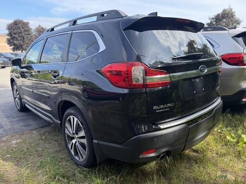 Crystal Black Silica 2022 Subaru Ascent Limited 7-Passenger