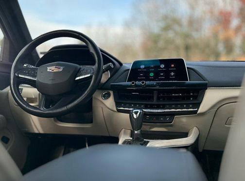 2022 Cadillac CT4 Luxury