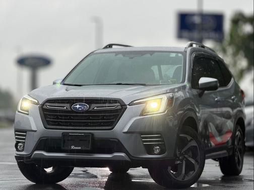 Ice Silver Metallic 2023 Subaru Forester Touring