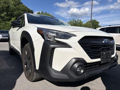 Crystal White Pearl 2023 Subaru Outback Onyx Edition