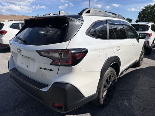 Crystal White Pearl 2023 Subaru Outback Onyx Edition