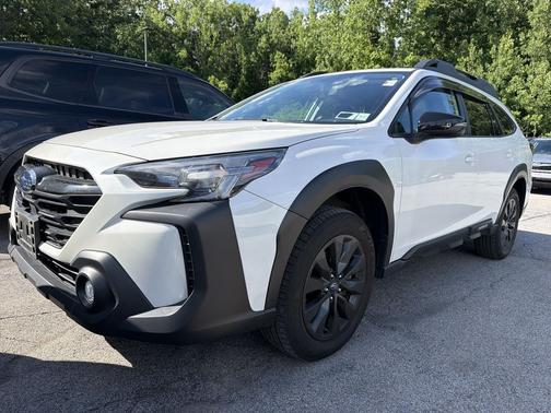 Crystal White Pearl 2023 Subaru Outback Onyx Edition