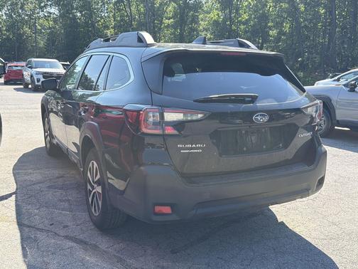 Crystal Black Silica 2023 Subaru Outback Premium