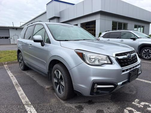 Ice Silver Metallic 2017 Subaru Forester 2.5i Premium