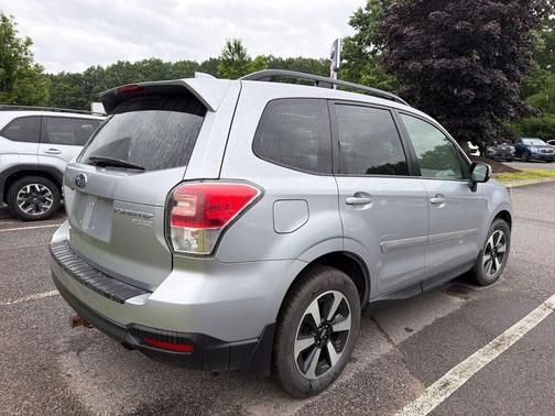 Ice Silver Metallic 2017 Subaru Forester 2.5i Premium