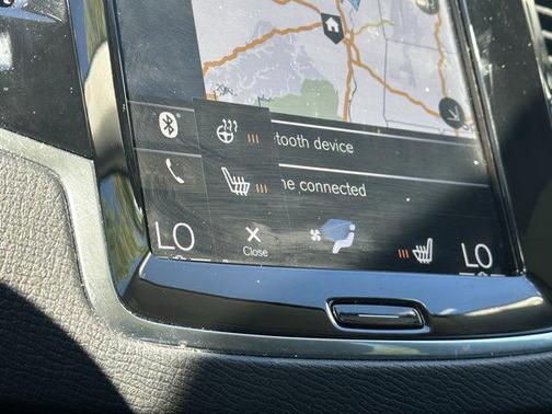 2022 Volvo XC90 T6 Momentum