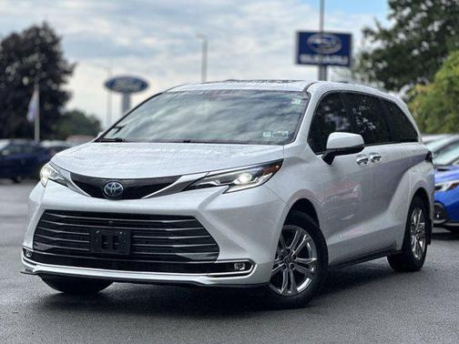 2023 Toyota Sienna Platinum 7 Passenger