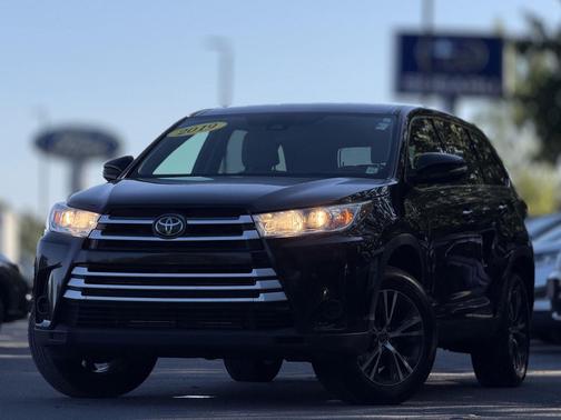 Midnight Black Metallic 2019 Toyota Highlander LE I4 SUV