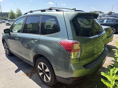 Jasmine Green Metallic 2017 Subaru Forester 2.5i Premium