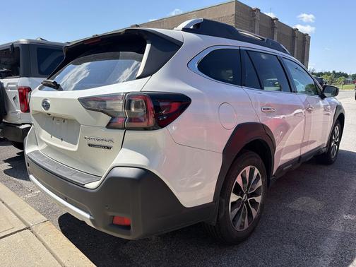 Crystal White Pearl 2023 Subaru Outback Touring XT