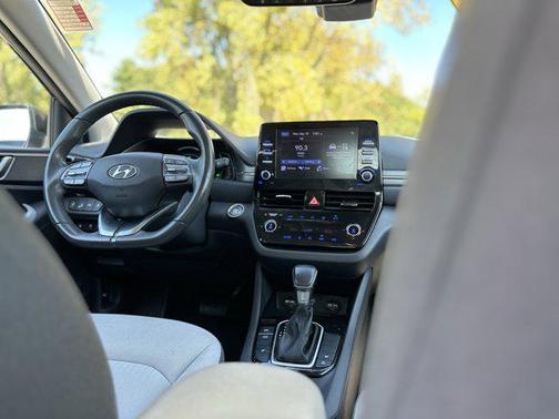 2021 Hyundai IONIQ Plug-In Hybrid SEL